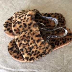 Koolaburra by ugg fuzzy sandals